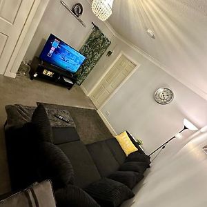 Comfy 2 Bed Full House - 5 Mins Glasgow Airport Elderslie Exterior photo