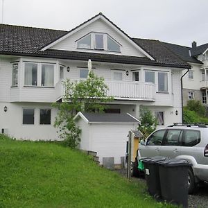 Sentralt Beliggende Leilighet Ved Fjellheisen - Tromso公寓 Exterior photo