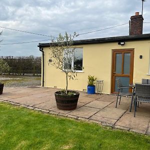 Yew Tree Bungalow, Onneley, Cheshire 克鲁 Exterior photo