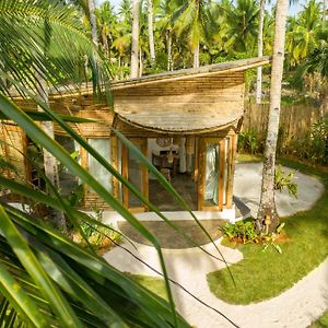 The Bamboo Houses - Tropical Garden & Empty Beach 卢纳将军城 Exterior photo