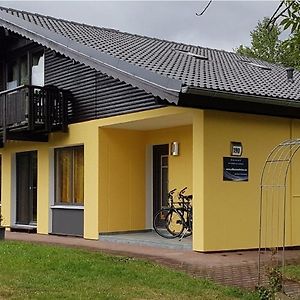 Modern Eingerichtetes Ferienhaus Unweit Eines Schonen Badesees Frielendorf Exterior photo