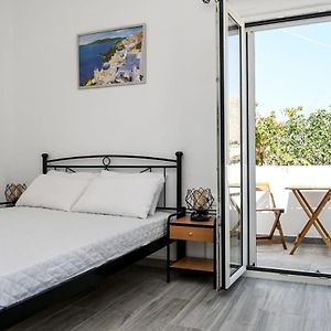 Santorini Life Vibrant Studio 50M From The Beach 佩里萨 Exterior photo