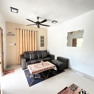 Baiduri Homestay 哥打丁宜 Exterior photo