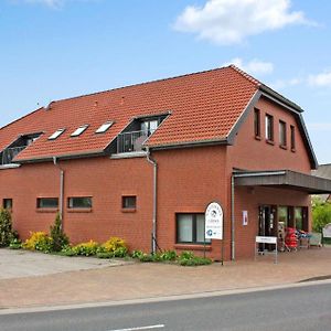 Cozy Apartment In Userin With Kitchen Exterior photo