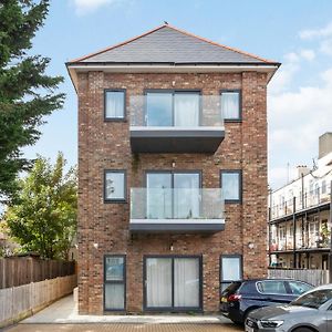 Modern One Bedroom Flat In Morden Sm4, London Exterior photo