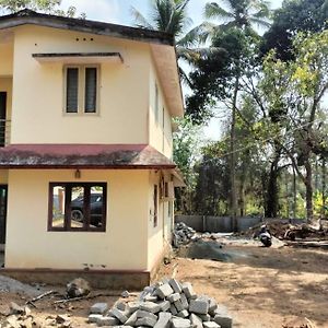 Victory Holiday Homes Mavelikara Exterior photo