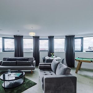 Stylish Apartment, Sleeps 6, Pool Table, Smart Tvs, Parking Available 曼彻斯特 Exterior photo