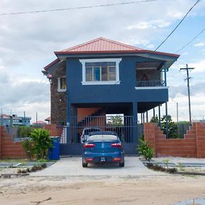 Three Bedrooms Beautiful And Spacious Contemporary Home 乔治敦 Exterior photo