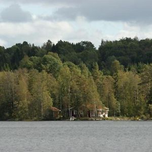 SexdregaGemuetliches Holzhaus Am See Mit Boot Und Ideal Zum Angeln别墅 Exterior photo