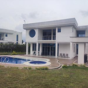 Casa Vacacional En Chinauta, 18 Personas Piscina Y Bbq别墅 Exterior photo