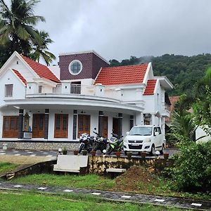 Athirapilly Night Lamp Homestay 阿西拉帕利 Exterior photo