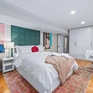 Spacious Bedroom With Garden View, Fridge, Workspace 多伦多 Exterior photo