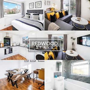 Cozy 3 Bed House With X2 Free Parking By Redwood Stays 法恩伯勒 Exterior photo