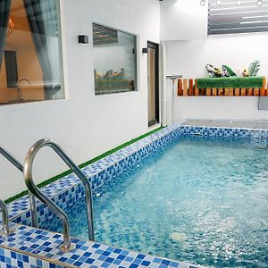Private Jacuzzi Pool Homestay With 10-14 Paxx 关丹 Exterior photo