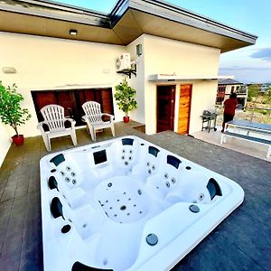 Sierra Bay View 3-Br Jacuzzi Overlooking Roofdeck Binangonan Exterior photo