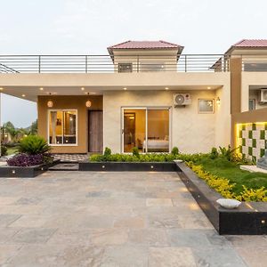Alaya Stays Heaven In Hills Luxe 2Bhk Villa With Pvt Pool, 烏代浦 Exterior photo