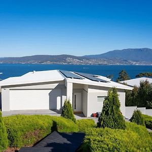 Seaside Chic Villa With Breathtaking Ocean Views Howrah Exterior photo