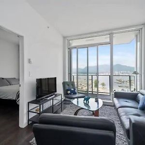 Bright And Modern Suite With Amazing Views! 溫哥華 Exterior photo