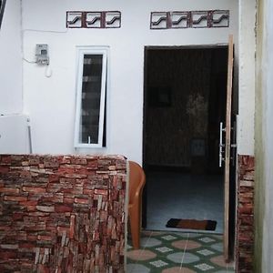 Home Stay & Kost Syariah Sony Ca E.15 巨港 Exterior photo