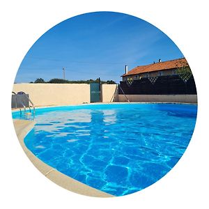 Maison De Caractere Avec Piscine Nanteuil-en-Vallée Exterior photo