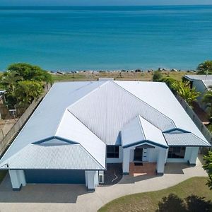 Seahaven - Toogoom- Beachfront- 3Br- Aircon- Not Pet Friendly Exterior photo