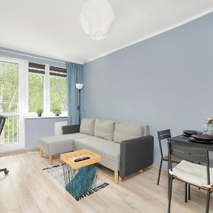 One Bedroom Apartment In Poznan With Bathub And 2 Desks For Remote Work By Renters Exterior photo