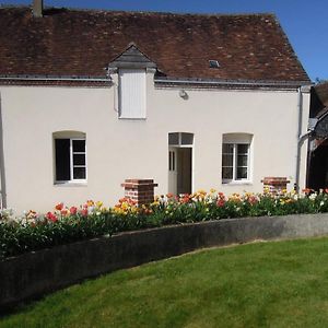 AzéGite Familial Avec Piscine Chauffee, Terrain Clos, Barbecue, Tennis Gratuit, Proche De Saint Calais - Fr-1-491-399别墅 Exterior photo