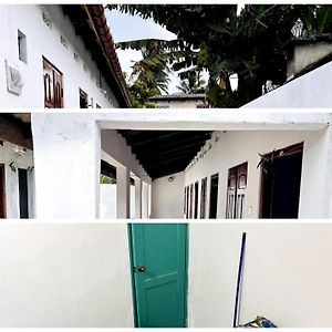 Nithusha Holiday House நிதுஷா சுற்றுலா விடுதி 贾夫纳 Exterior photo