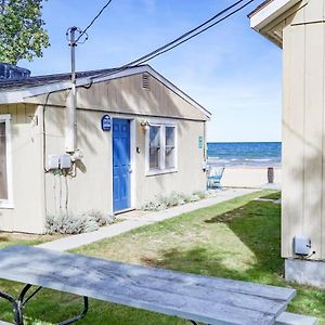 Beach Club Of Oscoda - The Lakeshore Cottage Exterior photo