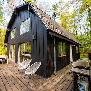 Berkshire Vacation Rentals: Beautiful Barn Style Home On Otis Reservoir Exterior photo
