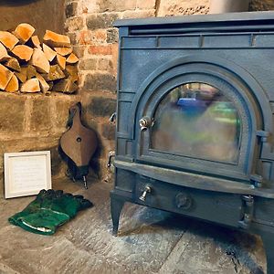 Log Burner And Beamed Ceilings-2 Bed Cottage Crumpelbury And Whitbourne Hall Less Than A 4 Minute Drive Dog Walking Trails And Local Pub Within Walking Distance And A 30 Minute Drive To The Malvern Hills 伍斯特 Exterior photo