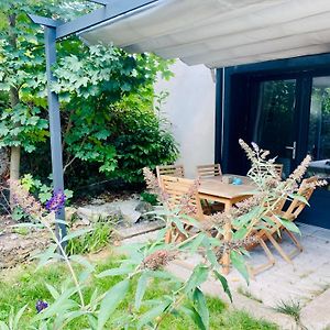 Duplex Climatise Avec Une Terrasse Sur Jardin 蒙莫朗西 Exterior photo