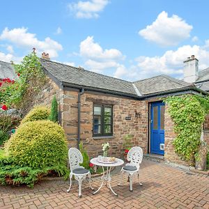 Lifton Hall - The Barn Exterior photo