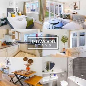 Brand New! 3 Bed 2 Bath House, Near Hospital, With Free X2 Parking & Wi-Fi By Redwood Stays 贝辛斯托克 Exterior photo