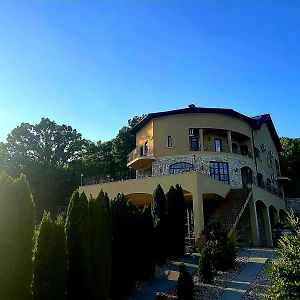 Ieşelniţa Casa Mircea酒店 Exterior photo