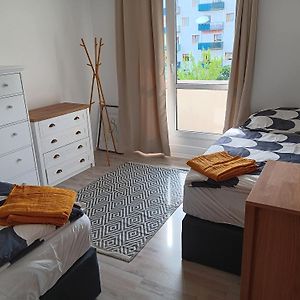 Ideal Fur Monteure 3 Zimmer Apartment Mit Kuche, Waschmaschine, Bad, Wifi, Flat Tv Usw Halle (Saale) Exterior photo