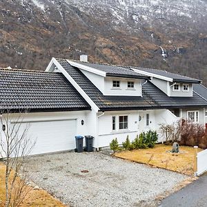 Bjorn Og Jasmins Plass Lærdalsøyri Exterior photo