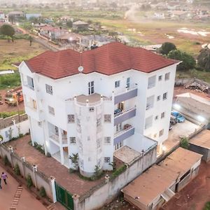 Champion Luxurious Apparts Yaoundé Exterior photo