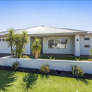 Beautiful, Luxury And Spacious House In Byford Exterior photo