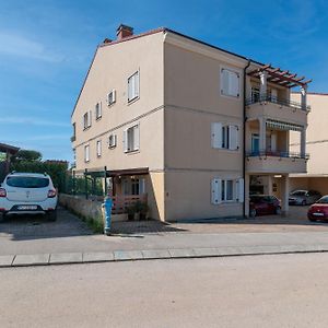 Apartments With A Parking Space Pula - 22972 Exterior photo