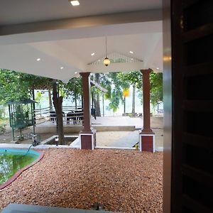 Mace Pool Villa Aluva Alwaye Exterior photo