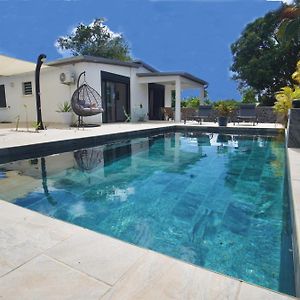 Le Beau Vallon 1- Villa Standing - Jacuzzi Privee - Piscine Chauffee Saint-Benoît Exterior photo