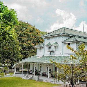 Southwinds, Pilagoda Estate Bungalow 高尔 Exterior photo