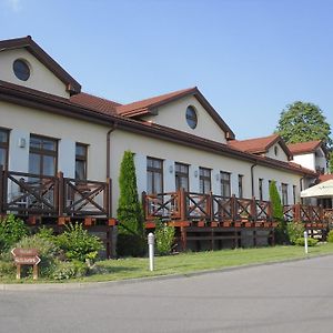 Red Deer Hotel 布雷兹诺 Exterior photo