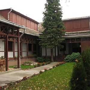 Hotel Fama Hódmezővásárhely Exterior photo