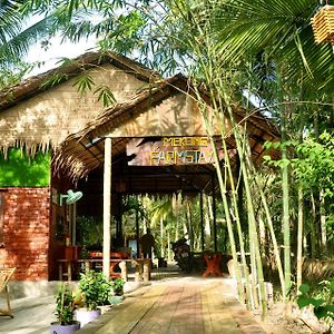 Mekong Farmstay Cantho - C.R Floating Market 芹苴 Exterior photo