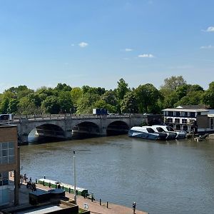 Entire Kingston Two Bedroom Apartment Town Centre & River View, 32 Minutes To London Waterloo Station Exterior photo