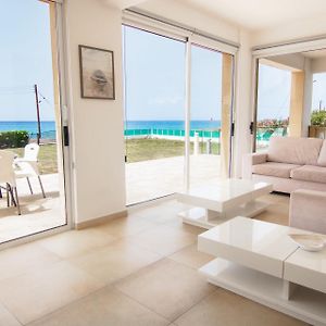 Phaedrus Living: Beachfront Villa Mare Kato Yialia Exterior photo