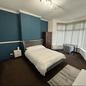 Comfortable Room In Shared Sheffield Detached House Exterior photo