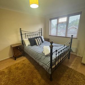 Stylish Large Double Bedroom Easthampstead Exterior photo